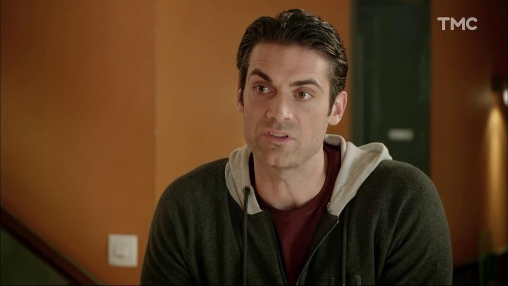 NewsTVReal's tweet photo. Le comédien Gil Alma s'exprime sur un éventuel retour de "Nos chers voisins" sur TF1.

"Je vais vous dire toute la vérité : je suis allé voir le producteur et je lui ai demandé ce qu'il penserait de faire un unitaire quinze ans après le début de la série,"

"Il m'a dit que c'était une bonne idée. Je verrais bien un téléfilm bien ficelé avec nous tous, vieux. On verra."
