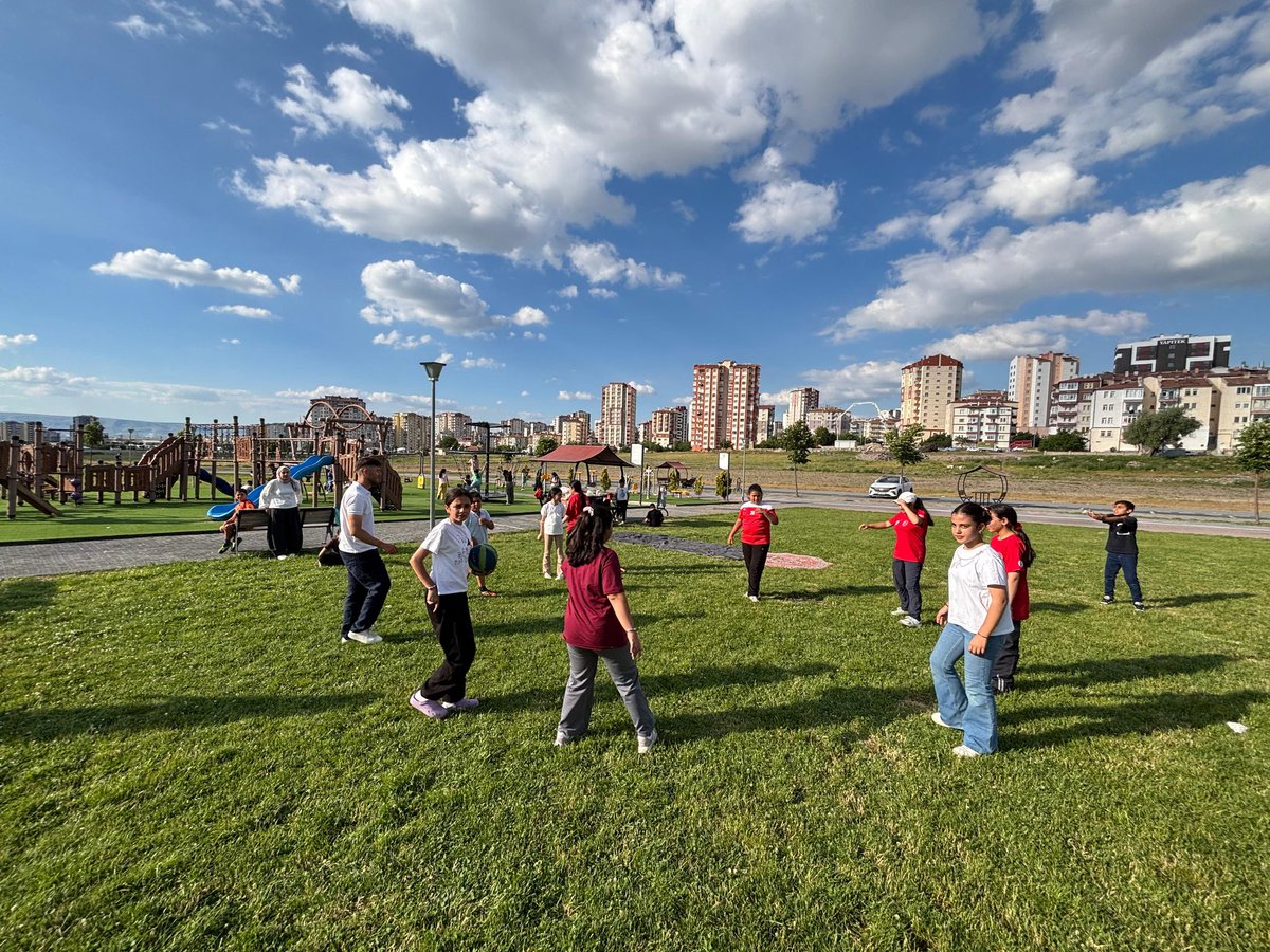 AndaKayseri's tweet photo. Anda Erva Spor Kulübü olarak sporcularımızla birlikte düzenlediğimiz piknik programında keyifli vakit geçirdik. Birlik ve beraberliğimizi pekiştiren etkinliğimizde çeşitli oyunlar oynayarak eğlenceli anlar yaşadık. Katılım sağlayan tüm sporcularımıza teşekkür ederiz. https://t.co/pNH3SDLpOP