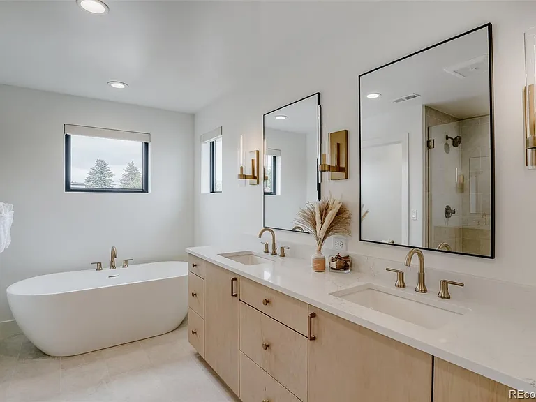 PFinneyHomes's tweet photo. More on this Denver Luxury Home Goes Under Contract in One Day and Sells Over Asking Price

https://t.co/Z5hJl8eP6R

#patrickfinney #patrickfinneydenver https://t.co/VTyRUHN4pd