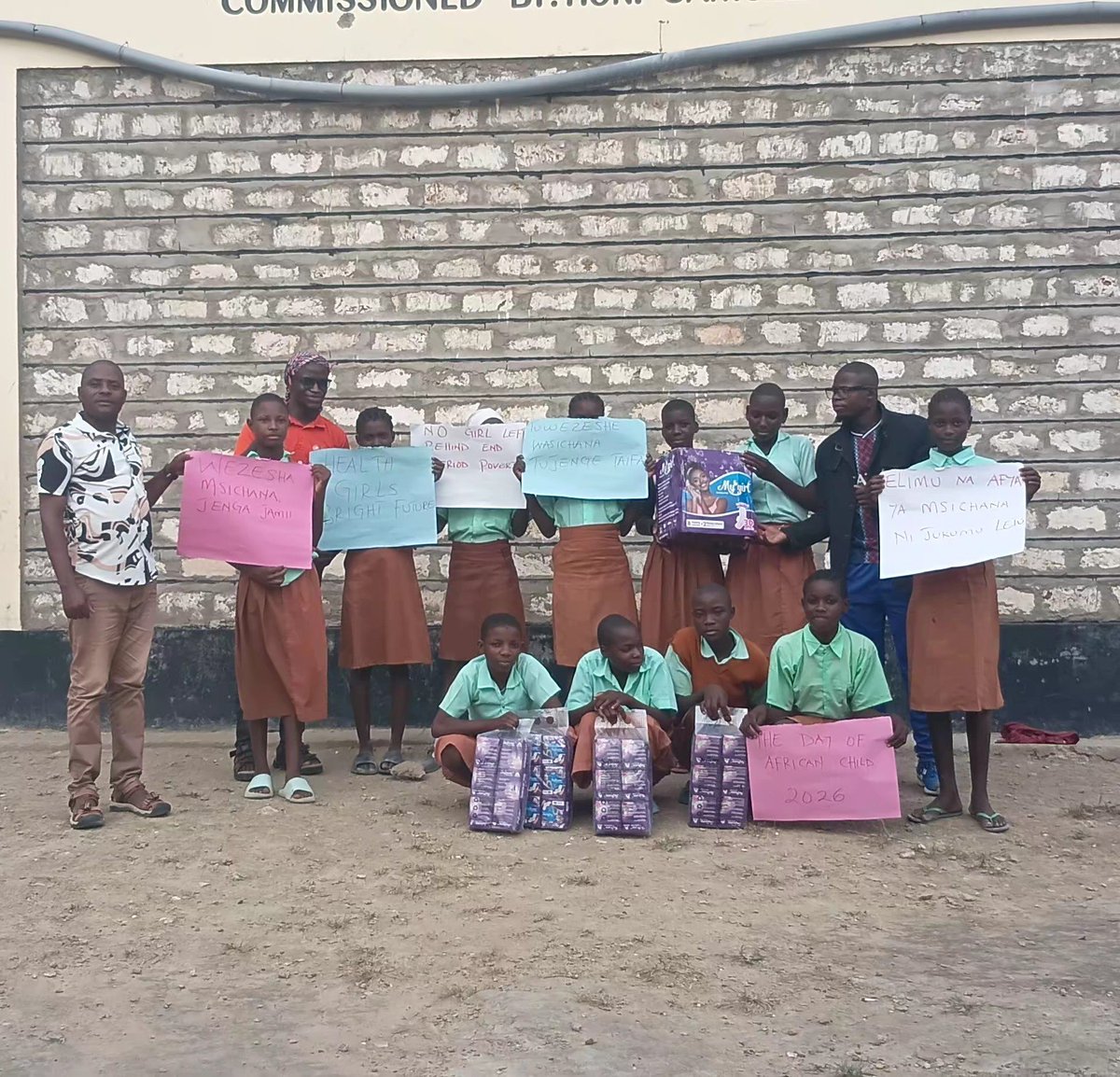 AbdhulrahmanN's tweet photo. Today, as we commemorate the Day of the African Child, we stand with our girls by distributing sanitary towels and promoting menstrual hygiene.
#ChildrenFirst #EmpowerTheGirlChild #SamburuYouthOrganisation https://t.co/RCkEuJ0rwk