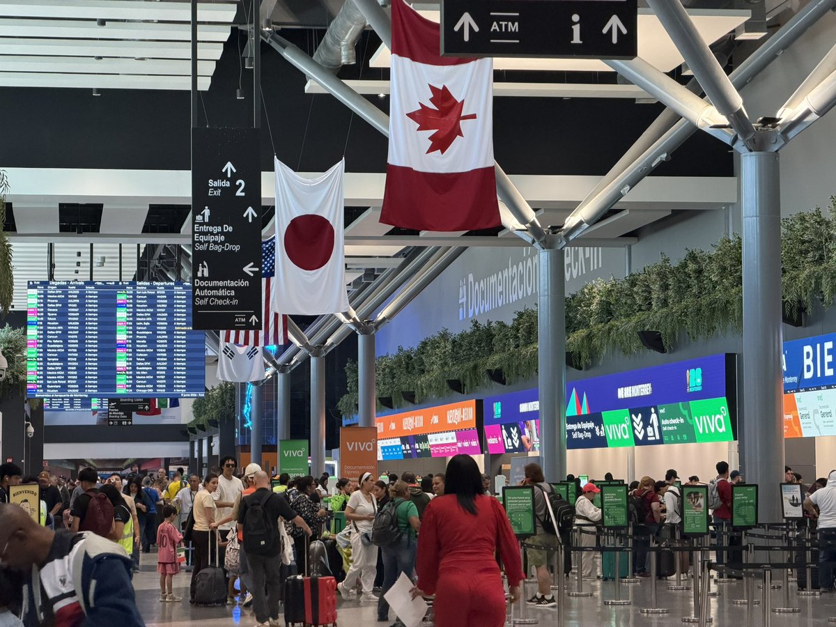 mitsutakak's tweet photo. メキシコ・モンテレイ到着！
やっぱり空港着いた時からワールドカップを感じられるところが何ヶ所も！ https://t.co/pJgesE4mZV