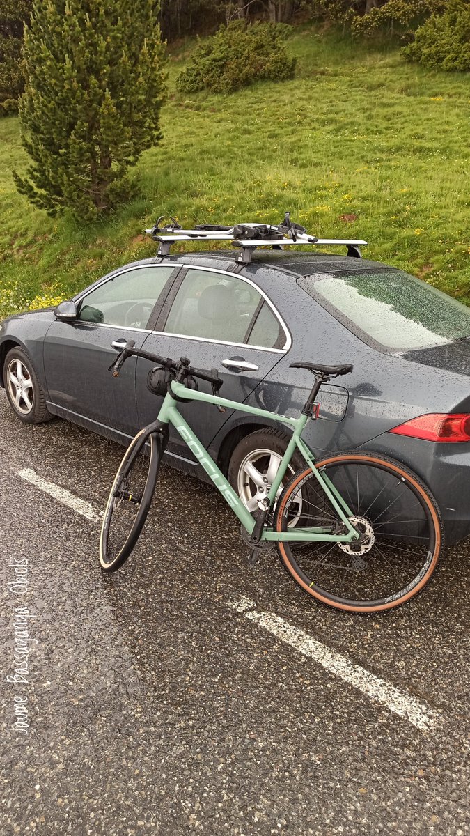 JaumeBassObiols's tweet photo. #ColldelaBotella #PortdeCabús #Bicicleta #Sèries #Pluja https://t.co/4hzSGXvGWl