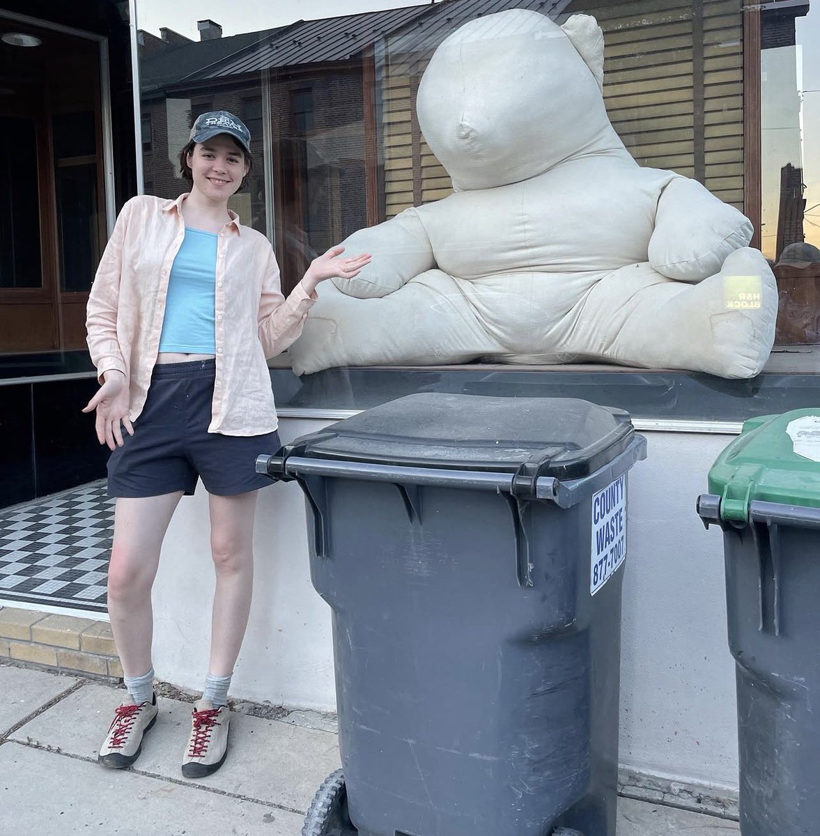 WicklineUpdates's tweet photo. Jane stuns with a big bear and a couple of trash bins in new photo from IG! https://t.co/kHvMSHxAKt