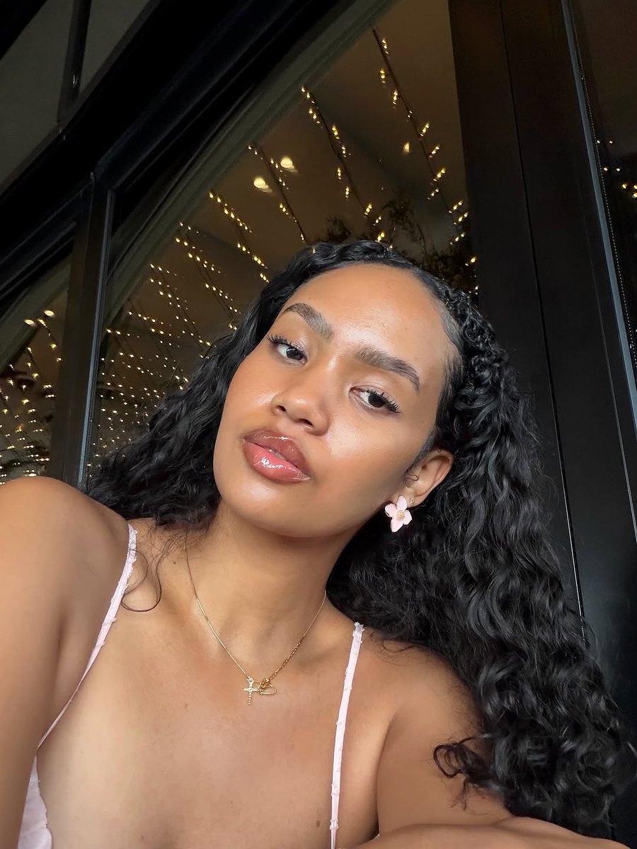 Loveyoursdo's tweet photo. 🥂 https://t.co/om4qMOKe8F