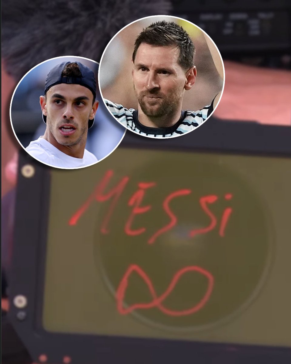 AtaqueFutbolero's tweet photo. 🎾🇦🇷 La dedicatoria de Francisco Cerúndolo a Lionel, tras meterse a los cuartos de final del ATP 500.

"MESSI ♾". https://t.co/N1wMfTbWNd