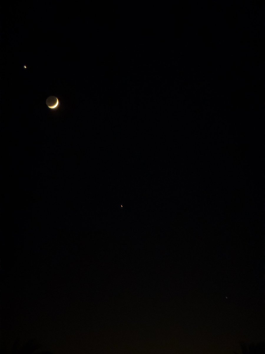 nebulxe's tweet photo. venus, our moon, jupiter, AND mercury this evening 🥹🫶🏻 https://t.co/7FiWigc43b