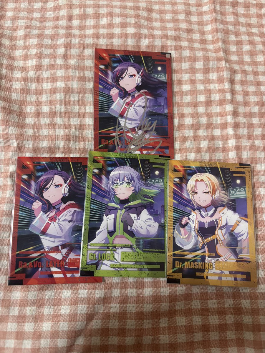 rshsm71's tweet photo. 【交換】
BanG Dream! RAS RAISE A SUILEN 15thSingle
WHAT AN EXPLOSION
キャラクターカード

出)レイヤ(サイン)レイヤ　ロック　マスキング
求)パレオ

サインあり/無しどちらも探しております。
本日現場におります。 https://t.co/fxKCWTSNrP