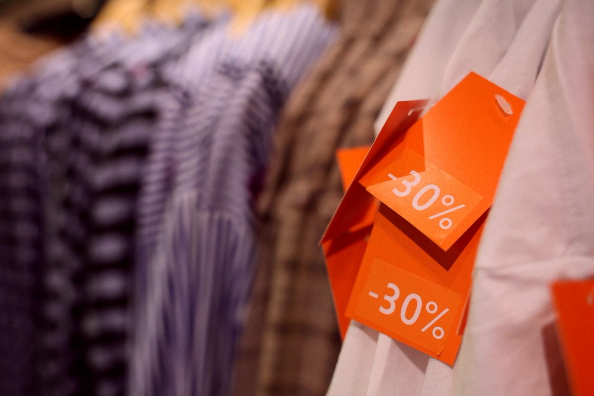 Jasonlee253's tweet photo. Retail sales went up 0.9% — better than the 0.6% everyone was expecting 📈 https://t.co/4Q6C09iLIK