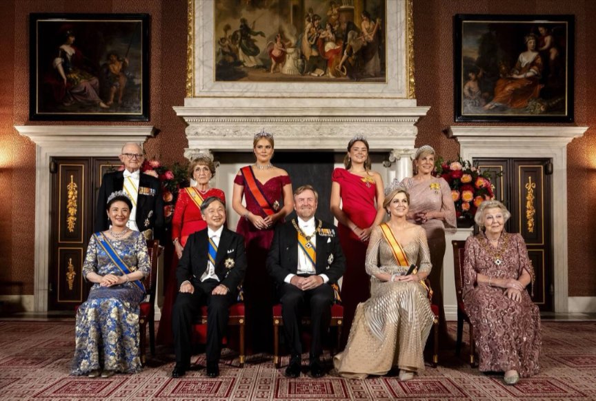 apfiguereo's tweet photo. La foto oficial del Banquete de Estado ofrecido por los Reyes de los Países Bajos en honor de los Emperadores de Japón nos deja muchas opciones para comentar desde el punto de vista de la #falerística 👇🏻 https://t.co/Mlk5UuOf76