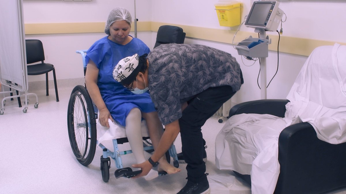hcsba's tweet photo. Un orgullo👏🏼

En mayo se dio un gran paso en el HCSBA, con la realización de la 1ra cirugía robótica de implante de rodilla. Gracias al trabajo de los equipos llegó Mako, una tecnología asistida por un brazo robótico, diseñada para que los reemplazos de rodilla sean más precisos. https://t.co/8pEZZjdUXu