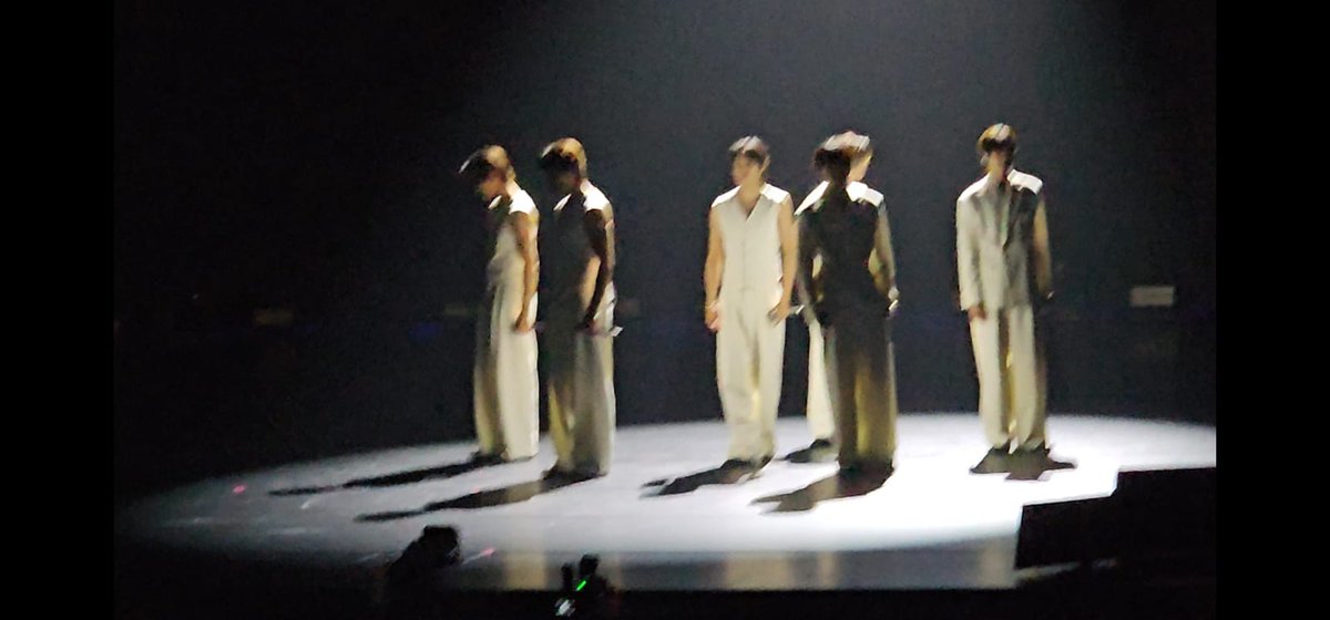 82majorSpain's tweet photo. #K_EXPOINKIGAYOinParis 17.06.2026

82MAJOR, con outfit blancos, han sido los primeros en actuar. Han comenzado con W.T.F después han cantado Sign, Trophy y Need That Bass 🕺
Lo han dado todo sobre el escenario y el público también ha respondido con muchísima energía ❤️‍🔥

Más tarde subiremos vídeos 🫶

#82MAJOR #82메이저 @82MAJOR_231011