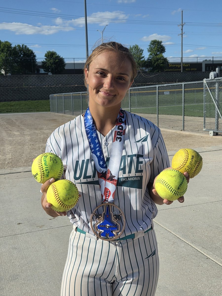 AvaBarber96262's tweet photo. So proud of my teammates. We played some great ball in Kansas last weekend and looking to do it again this weekend at home in Oklahoma. #2028uncommitted #soccerkeeper #multisportathlete #catcher #thirdbase #ss #oklahomaultimategold #beultimate https://t.co/tregNRg6p3