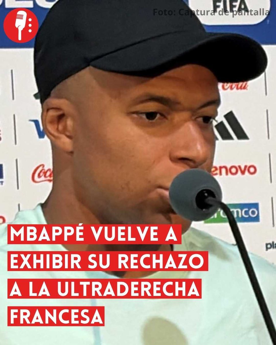 ReporterosMX_'s tweet photo. ⭕ OJO | MBAPPÉ VUELVE A EXHIBIR SU RECHAZO A LA ULTRADERECHA FRANCESA

El delantero francés protagonizó un curioso intercambio con un periodista durante una conferencia de prensa. Cuando un reportero le dijo entre risas: “Estoy a tu izquierda, realmente a la extrema izquierda”, Mbappé respondió con ironía: “Menos mal que no estabas en el otro lado”, provocando carcajadas en la sala. https://t.co/liEACQlNhS