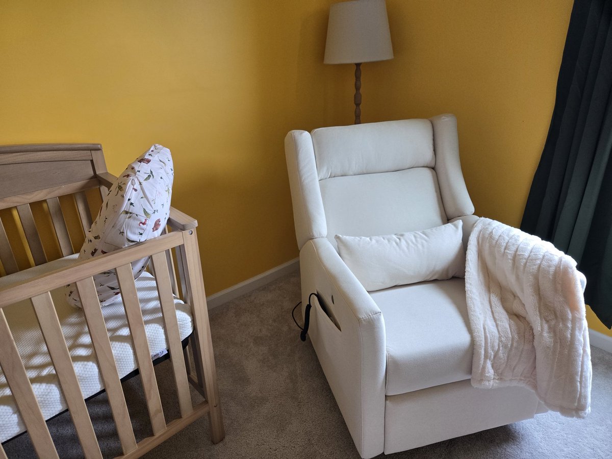 doa_xtreme's tweet photo. I got my fancy nursery glider hehehehe https://t.co/jIQGO26Htb
