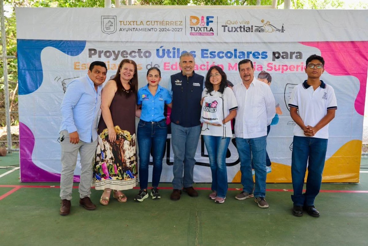 TorresAngelC's tweet photo. ¡Arrancamos el día en el COBACH Plantel 234, Tuxtla- Plan de Ayala! Entregamos paquetes de Tux Útiles a la comunidad estudiantil, a través del DIF Tuxtla que encabeza Estephanie Frias, para apoyarlos en la continuidad de su formación académica. Seguimos trabajando para que las juventudes tengan mayores oportunidades y un mejor futuro.