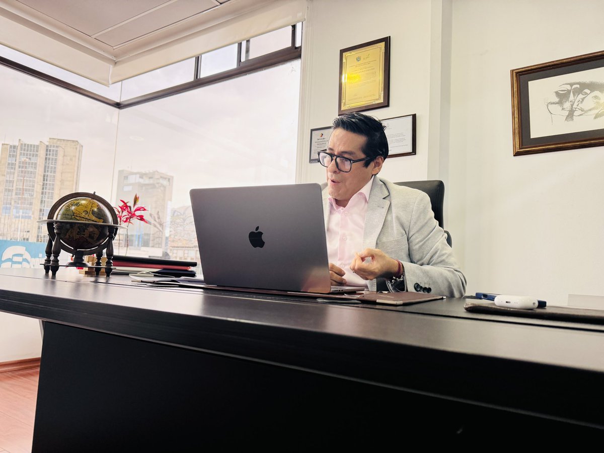 ces_ec's tweet photo. 🙋‍♂️ 🙋‍♀️ I El Dr. Pablo Beltrán Ayala, presidente de la Comisión Permanente de Posgrados del CES, participó en la Segunda Sesión Extraordinaria de la Red de Investigación, Innovación y Transferencia de Tecnología (RIT2). https://t.co/CbUK8n2ECl