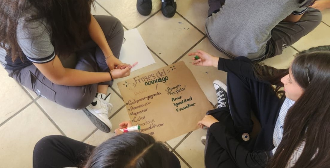 RedCJMJalisco's tweet photo. La prevención de las violencias comienza con la educación.

Como parte del programa #TejiendoRedesPorLaIgualdad, el #CJMGuadalajara visitó la Escuela Secundaria Mixta No. 13 “Francisco Márquez”

Seguimos fortaleciendo herramientas para construir vínculos basados en el respeto. https://t.co/9UdIYfoLF1