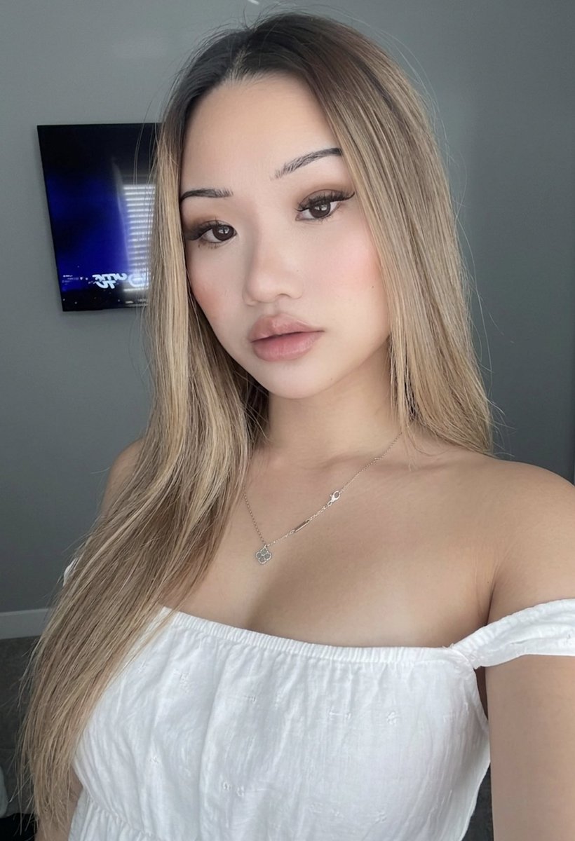 Lilyluenx's tweet photo. Do we have a deal? https://t.co/x6BiTpmVLF