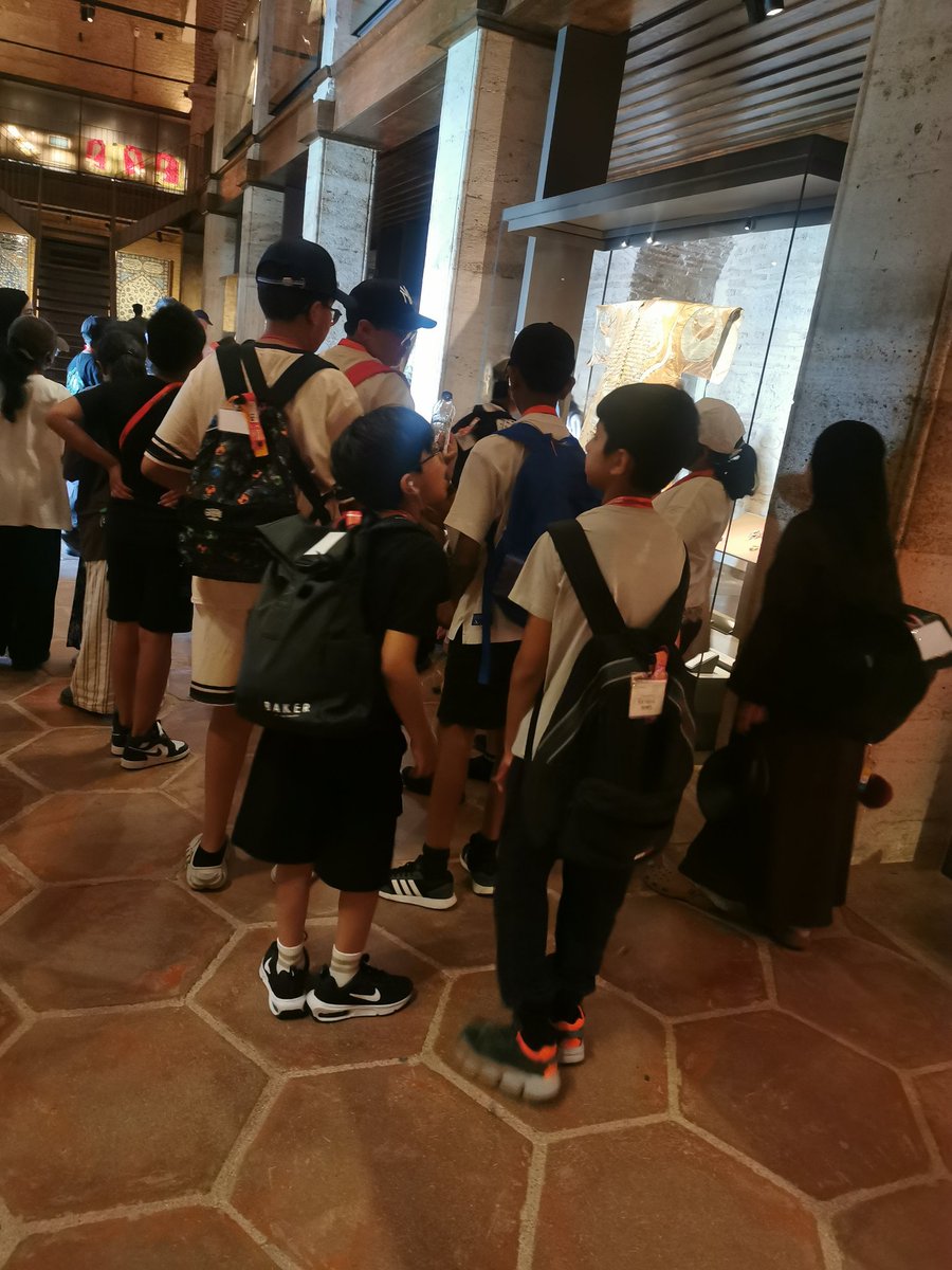 olive_bburn's tweet photo. It's Day 2 of our tour of #Istanbul and we start by visiting the magnificent Topkapi Palace where the children were guided by experts in its history and it's amazing store of relics.
#History
#bringinglearningtolife
#WeAreStar https://t.co/oJbaAxv2lb