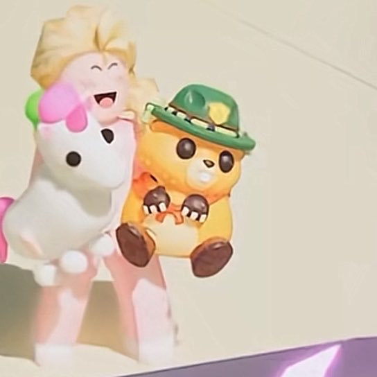 admcblog's tweet photo. 🚨 Anna looks fucking ugly in new Roblox ad. #AdoptMe https://t.co/UMcT1pOrnx