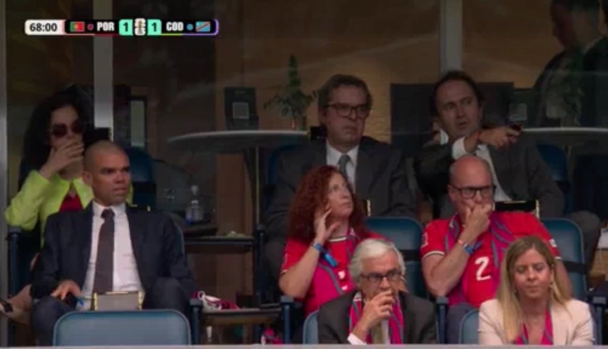 footballlens7's tweet photo. 📸DIOGO JOTA PARENTS AND PEPE  AFTER THE RONALDO MISS.  #PORDRC #PORCOD https://t.co/DSL7ueBsh0