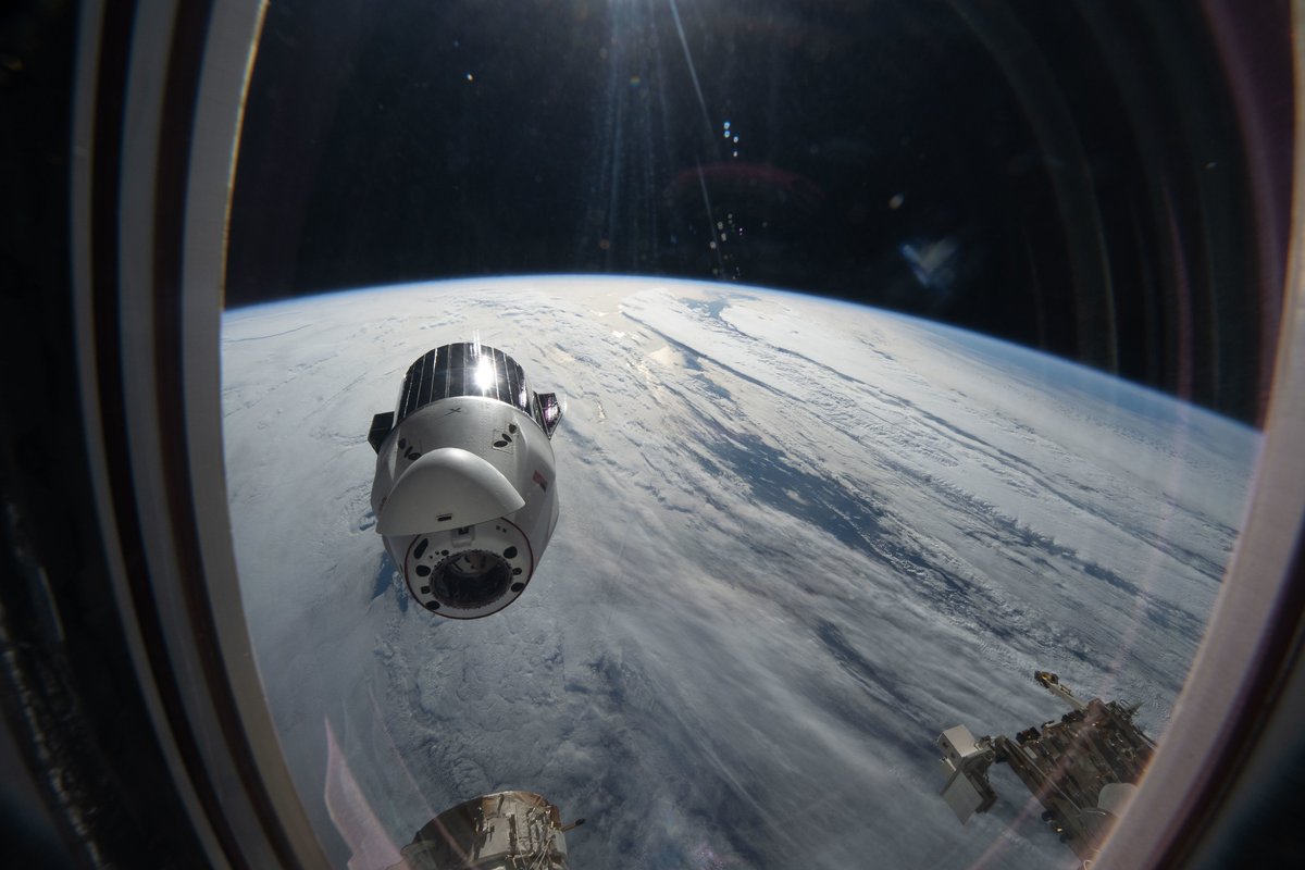 Space_Station's tweet photo. Expedition 74 explored using augmented and virtual reality tools to advance crew health on Wednesday. Meanwhile, spacewalk preps are underway after a @SpaceX Dragon returned to Earth. More... https://t.co/kFNeFL1MTD https://t.co/BkQXTyagCC