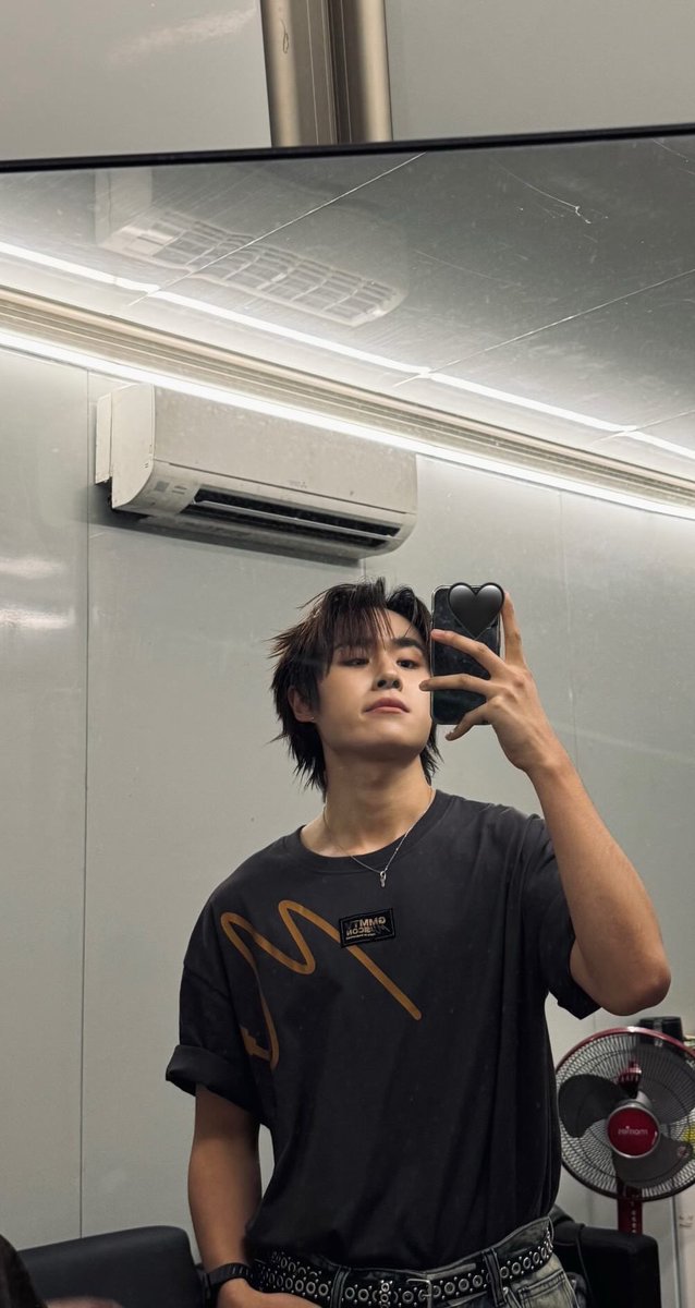 0siaraikordai's tweet photo. นัทด่านหน้ากระจกมุมนี้คือ🫠🫠🫠 https://t.co/ExP845aHP1