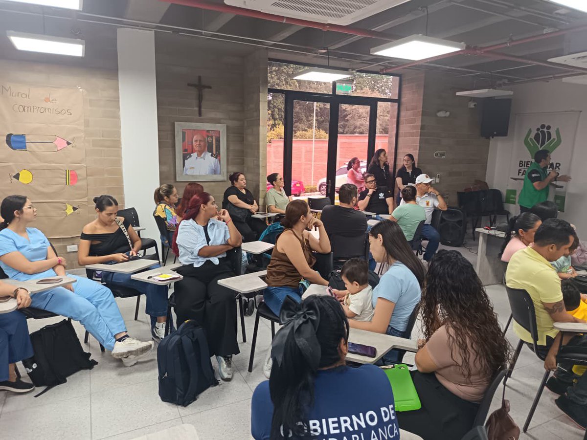 ICBFColombia's tweet photo. #BienestarSantander | En Floridablanca, familias, liderazgos comunitarios y actores del territorio se reunieron en el Encuentro de Participación Ciudadana, un espacio para dialogar y construir colectivamente mejores servicios para niñas, niños, adolescentes y sus familias. https://t.co/wpa9mECYKu