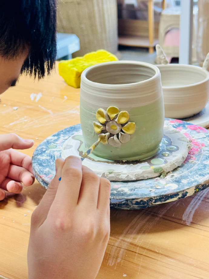 Maria03577144's tweet photo. Step into a sunlit pottery studio, get your hands messy with clay, and make your own small bowl—warm, a bit lopsided, and totally yours. That’s the magic of this weekend’s hands-on art class! https://t.co/pjyQZ4JPXe