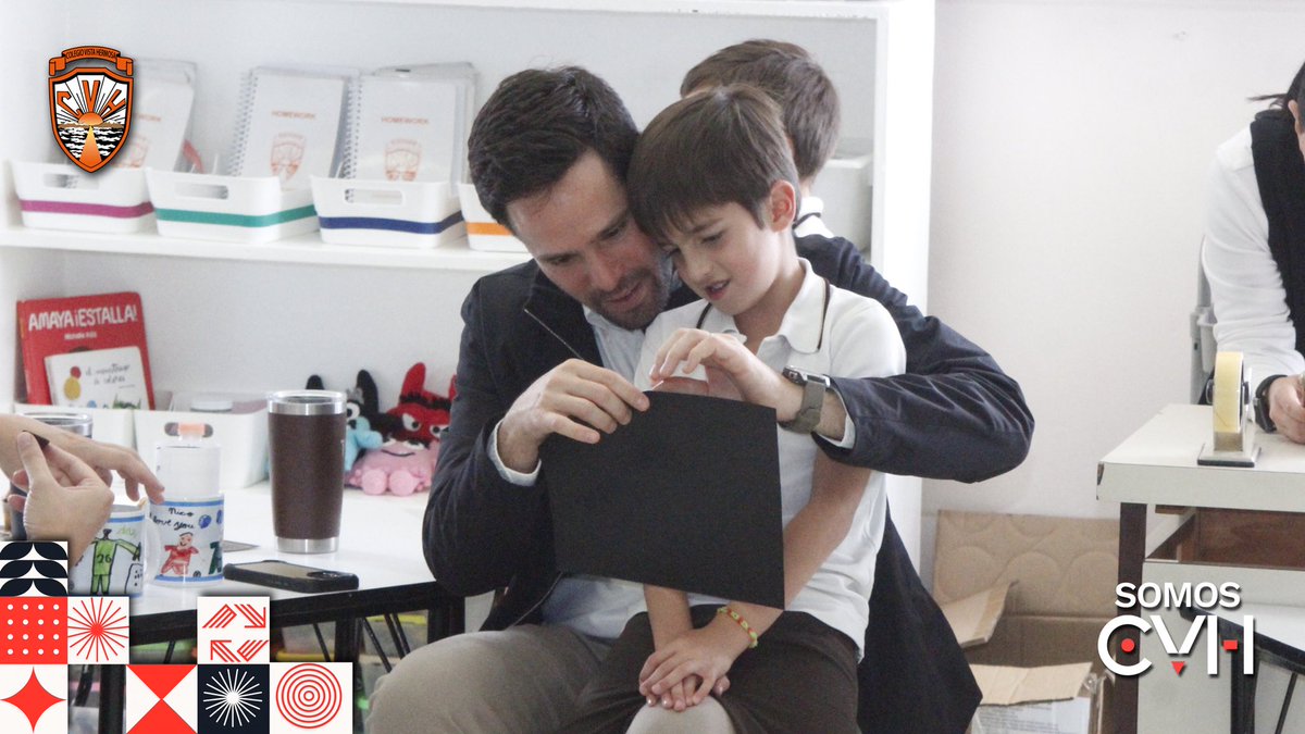 CVH_MX's tweet photo. 📌¡Celebramos a quienes nos inspiran cada día! ✨

Nuestros alumnos de Preescolar y Primaria tuvieron la oportunidad de compartir momentos inolvidables junto a sus papás, llenos de alegría, sonrisas, actividades y mucho cariño.

#ColegioVistaHermosa #DíaDelPadre #SomosCVH https://t.co/IQUjSmu5NU