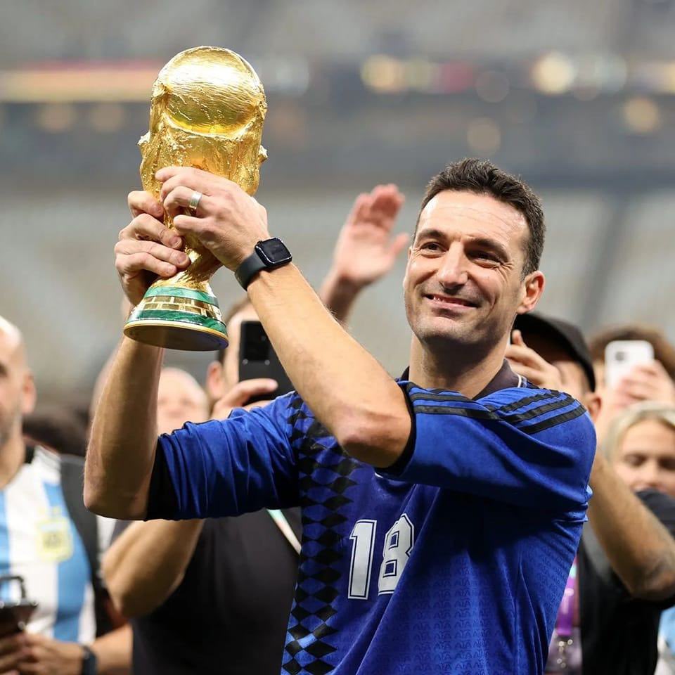 Barca_Films10's tweet photo. Thank God for Scaloni, he changed our lives. https://t.co/qxH6qsMtQX