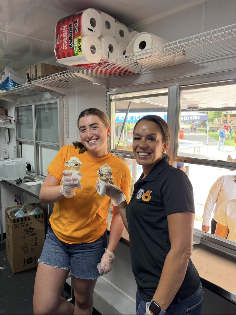 FeedMoreInc's tweet photo. WE DID IT! 🍦🎉

10K scoops served = 40,000 wholesome meals for our neighbors in need!

Sending a heartfelt thank you to @Moose_Tracks @MayfieldDairyCO and everyone who joined us in Monroe Park to help turn delicious Moose Tracks ice cream into health and hope for those we serve! https://t.co/BV8Tfp7Zxq