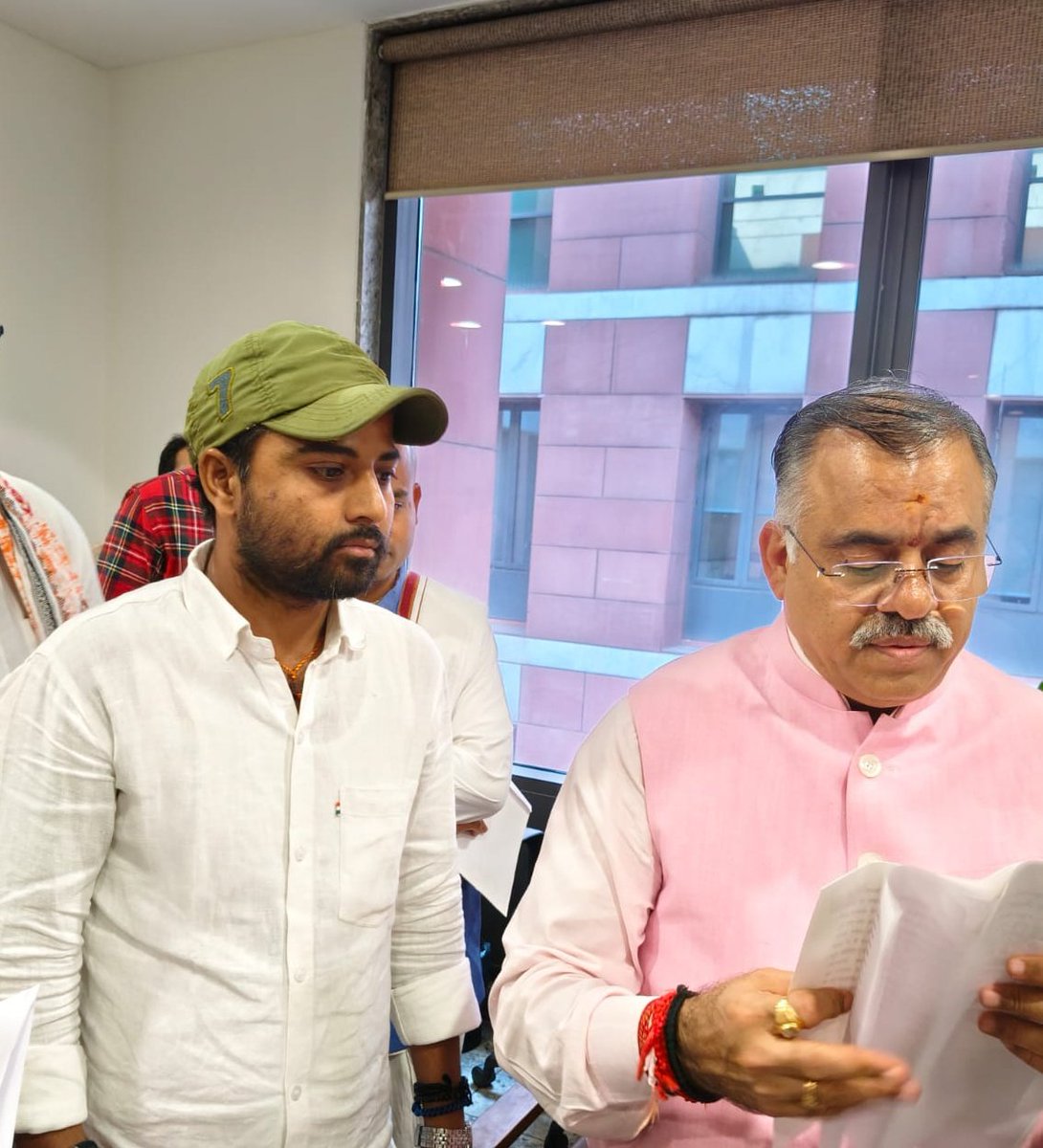 Chandan_keshri7's tweet photo. @BJP4India राष्ट्रीय महासचिव आदरणीय श्री @tarunchughbjp जी को राज्यसभा के सदस्य निर्वाचित होने के उपरान्त उन्हें मिलकर बधाई एवं शुभकामनाएं प्रेषित कर मार्गदर्शन प्राप्त किया।
@BJP4Jharkhand https://t.co/7gTbh9FMlm