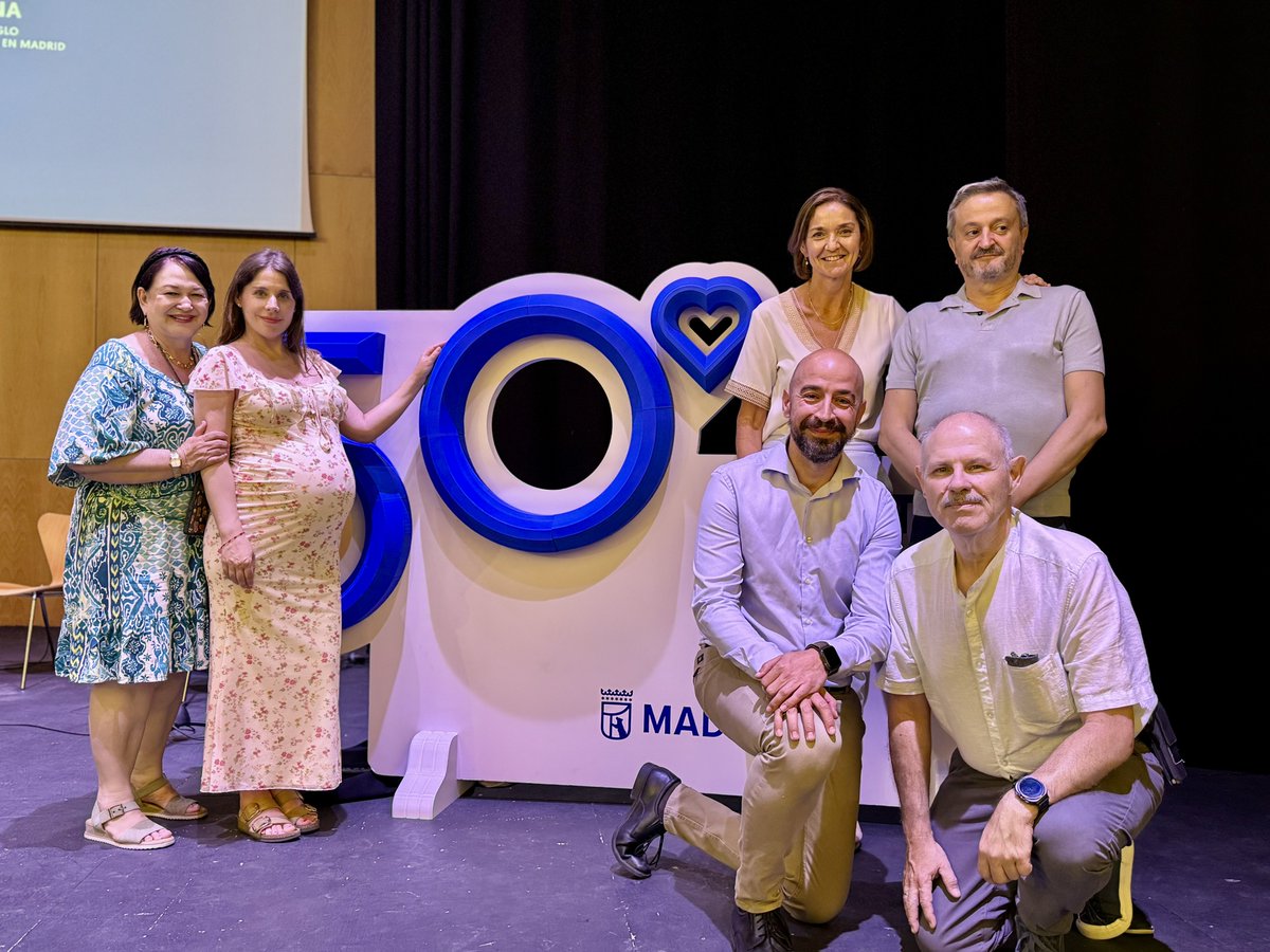 PSOEMadridAyto's tweet photo. Felicidades a todas las vecinas y vecinos del distrito de Latina, que hoy celebra nada menos que 50 años de historia.

Medio siglo haciendo barrio, tendiendo redes, construyendo comunidad y enriqueciendo Madrid. https://t.co/4anoPJW3xZ