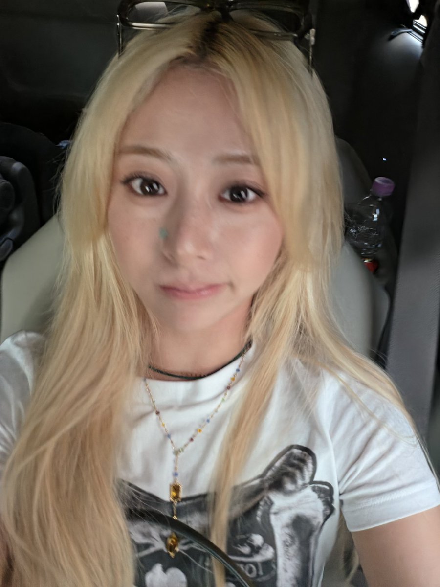 Lesseraphic's tweet photo. she’s so 🥹 https://t.co/72VrNAvUhf