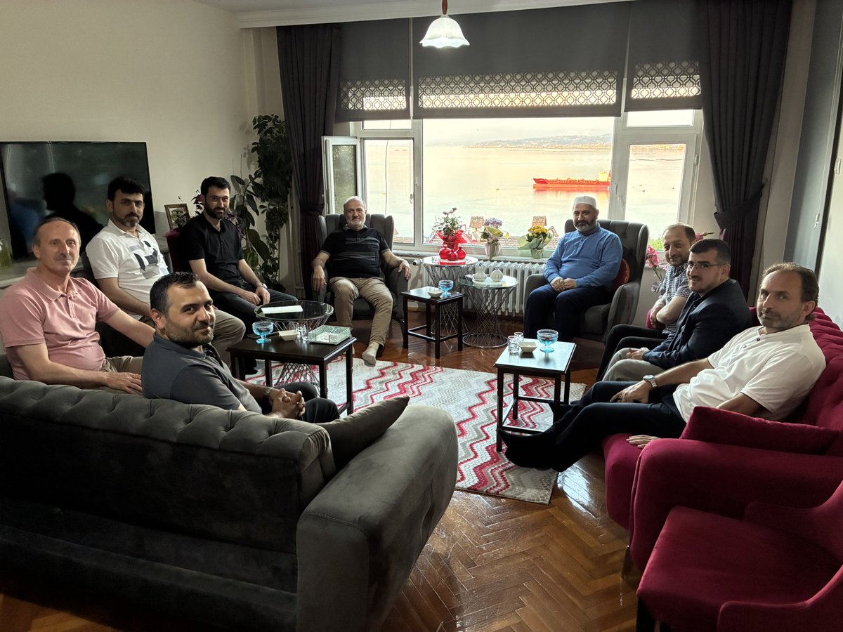 TrabzonEnsar's tweet photo. Yönetim Kurulu Üyemiz Sayın Mustafa Genç’i, mukaddes topraklardan hac farizasını eda ederek dönmesi vesilesiyle ziyaret ettik.
Rabbimizden yaptığı ibadetleri makbul, dualarını kabul eylemesini diliyoruz.

Allah kabul etsin. Haccı mebrur, sa’yi meşkûr, günahları mağfur olsun. https://t.co/rzze1W7779