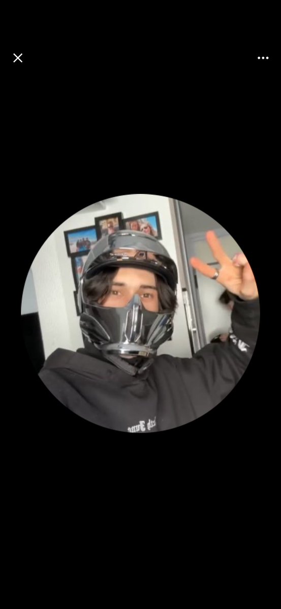 bv__05's tweet photo. @CestMoiMaat @sosonoxx29 On veut la même énergie pour son match de merde 🤣🤣 https://t.co/V79aU0ZXzk