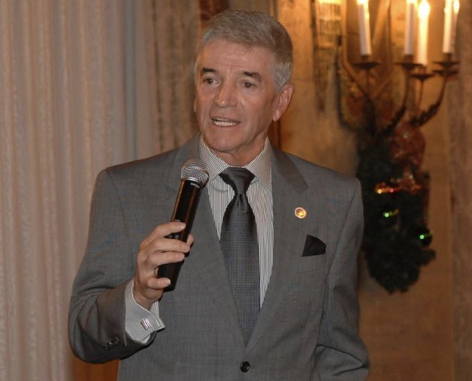 Joe_A_Blevins's tweet photo. Very sorry to hear of the death of legendary comic Tom Dreesen. It's even difficult for me to imagine him being 86 years old, since he had an ageless quality. He seemed like he could keep going forever. I'm sure, wherever he is, he has a gig tonight.
#RIPTomDreesen https://t.co/9NgUzTBvU2