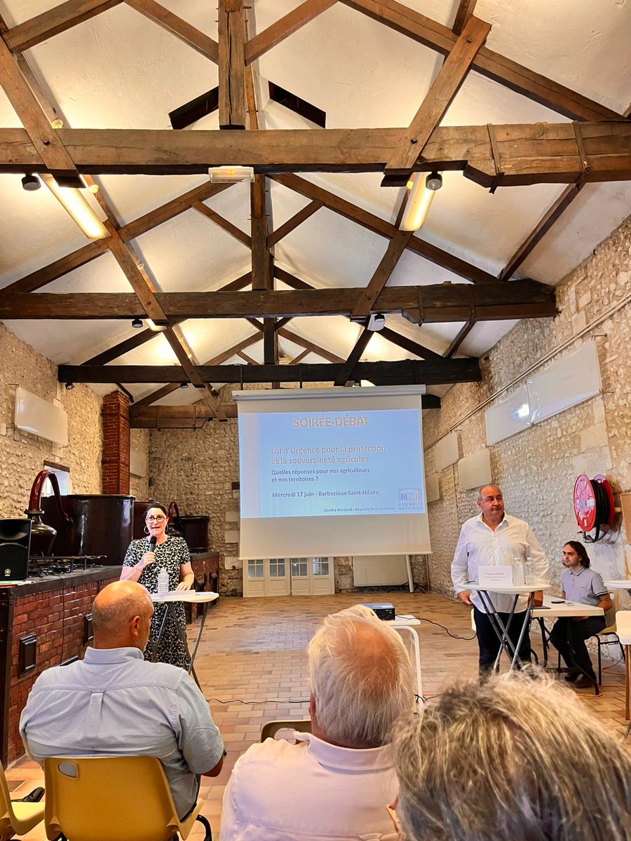 UGVCognac's tweet photo. #endirect L'UGVC participe à la soirée-débat organisée par @MARSAUDSandra, @pasclavergne, ancien Député de la Gironde et agriculteur, et @PierreVenteau ancien Député de la Haute-Vienne et Directeur d'une organisation professionnelle agricole. #plua https://t.co/eXYFSe5rLy