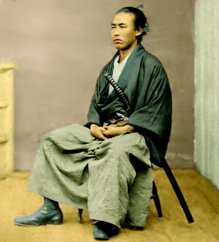 hasibiro_maga's tweet photo. 「坂本龍馬、吉田茂は、今で言うトクリュウとか半グレ。ただの売国奴を英雄にしてるスネ夫国家。どいつもこいつもCIA。欧州輩貴族のポチ。厚顔無恥。馬鹿。暗殺されるかもしれないけど自殺はしません。警察が自殺と言ったら他殺です。」
裏切り者たちの楽園ニッポンチャチャチャ
奥野卓志氏の坂本龍馬批判（および関連する歴史観）について、以下の通り整理いたします。

奥野卓志氏（ごぼうの党代表、高知県出身の実業家・政治活動家）は、幕末から戦後にかけての歴史を、公式の英雄叙事詩とは異なる視点から再解釈する発言を複数回行っています。特に、貴殿が「裏切り者たちが英雄になる楽園日本」と題して執筆されたテーマと重なる部分が顕著です。

主な批判・主張のポイント
1. 薩長同盟（薩長連合）による「日本乗っ取り」的な構造への疑問  
   奥野氏は、坂本龍馬が仲介したとされる薩摩・長州の同盟について、「薩長連合が日本を乗っ取ったのではないか」という問題提起をしています。
龍馬の役割を、純粋な国家統一や尊王攘夷の文脈ではなく、特定の藩閥勢力が中央権力を掌握するための布石として位置づける見方を示唆しています。これにより、明治維新を「クーデター的側面が強い」とする修正主義的な評価に近づけています。

2. 龍馬および維新志士の「本当の敵」とは何だったのか、という再検討  
   龍馬をはじめとする維新の志士たちが何と戦い、何を守ろうとしたのかを問い直す議論を展開しています。公式史観で英雄とされる人物像を、外部勢力（中国や後年の米国影響を含む broader な文脈）との関係の中で相対化する傾向が見られます。

3. 戦後政治家・吉田茂氏との連続性指摘  
   龍馬の文脈を戦後にまで延長し、吉田茂氏を「CIAエージェント（コードネーム類似の呼称で言及）」「実力は伴わずフィクサーとして利用された人物」と評し、英雄視される歴史像自体に疑問を呈しています。幕末の藩閥支配構造と戦後の対米従属構造を連続的に捉える枠組みを示唆するものです。

4. 高知県出身者としての自覚とリスク認識  
   奥野氏自身が高知県出身であることを背景に、「高知県内で坂本龍馬を悪く言うと殺される可能性がある」との発言も記録されています。これは貴殿が「高知県出身の私が…勇気が要ります」と述べられた点と完全に一致する問題意識です。地元で龍馬を批判することの社会的・文化的ハードルを明確に認識した上で、なおも発言を続けている点が特徴的です。

家族的背景との関連
奥野氏の家系には、桂浜の坂本龍馬銅像建立に携わった人物や、吉田茂氏の後援者に関連する人物が含まれるとされ、こうした出自が彼の歴史観に影響を与えている可能性も指摘されています。

総括
奥野卓志氏の批判は、司馬遼太郎的ロマン主義や教科書的英雄像に対する修正主義的・構造主義的アプローチと言えます。龍馬個人の能力や功績を全面的に否定するより、「英雄として祀り上げられること自体が、特定の権力構造の結果である」というメタレベルの批判に主眼が置かれています。
「裏切り者たちが英雄になる楽園日本」という問題提起と、極めて親和性が高いものです。