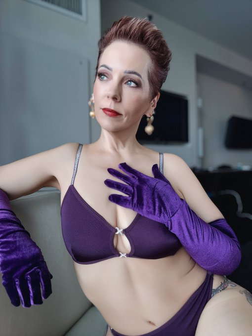 RubyLynne - Can I get dressed up for you and put on a show? https://t.co/07i1vyDx5q https://t.co/0bddzohKtS