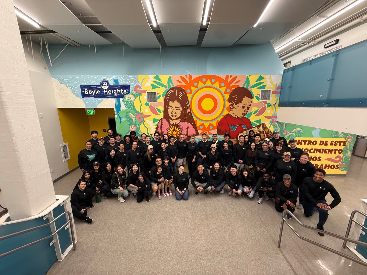 Oaktree's tweet photo. Oaktree LA #volunteers shared their Saturday to help beautify @KIPP Endeavor College Prep campus, packing books and shelves, organizing and cleaning art supplies, wiping down furniture, and clearing bulletin board to kick start a peaceful summer break. #OurCommunitiesMatter https://t.co/YMRAvffliR