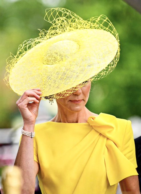 christo34036850's tweet photo. Good Day Sunshine π#AscotRacecourse #Ascot πβHRH #mentalhealthawarenessweek #weekendvibes #ClassyStyle #FashionInspo #ElegantStyle #ChicLook #Fashionista #frockingFabulous #FutureQueen #queenbee #PrincessofWales #CatherinePrincessOfWales #CleanGirl π΄σ §σ ’σ ·σ ¬σ ³σ Ώ https://t.co/5cB277E9bb