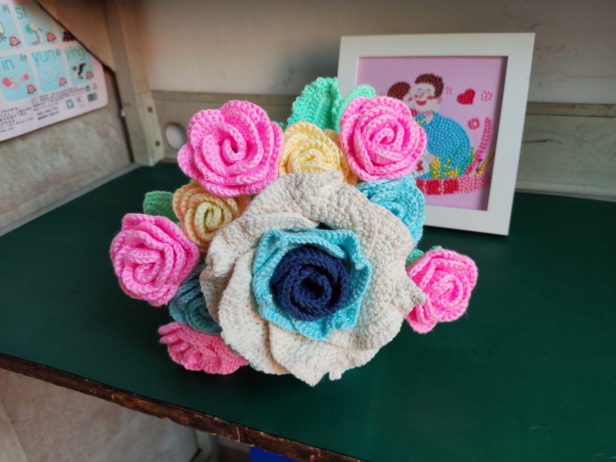 ivan_rapal21711's tweet photo. Just finished this cute hand-woven flower keychain using old fabric scraps! Such a fun way to upcycle and make something useful and pretty https://t.co/tjaDPdccFD