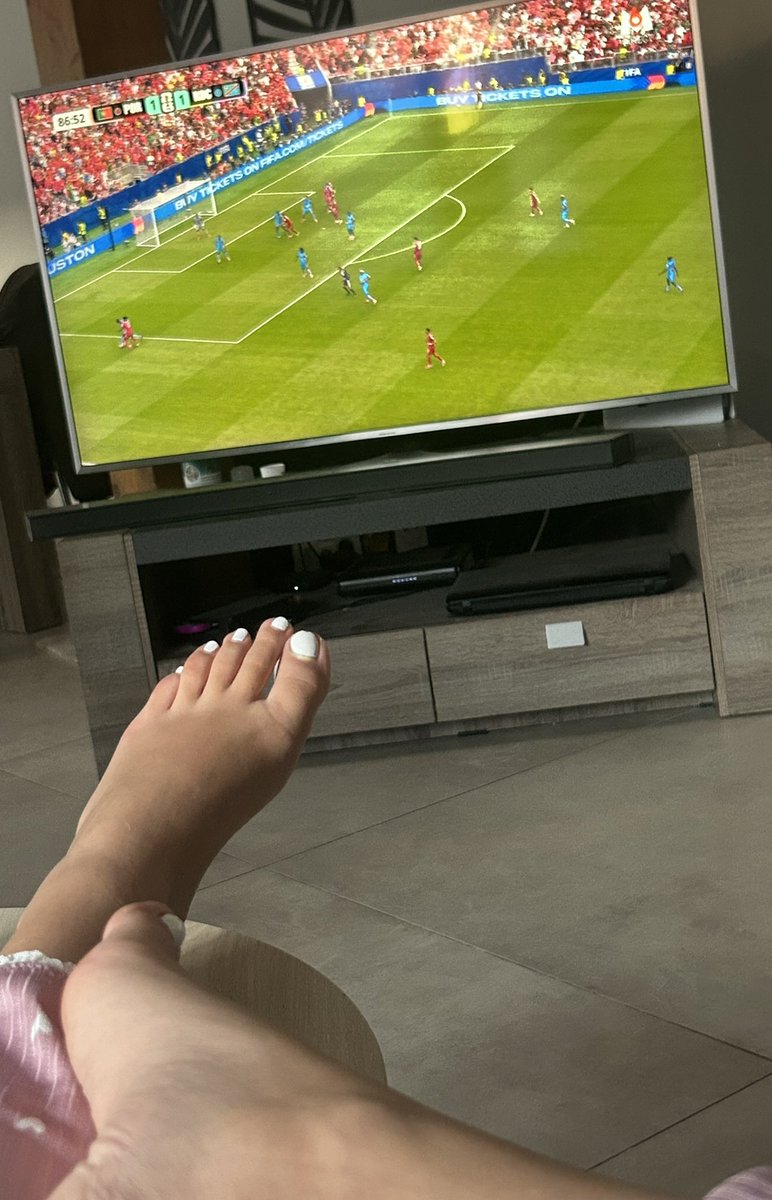 clarafeet20's tweet photo. Mon grand retour juste pendant la coupe du monde 🌍 

#domina #feet #moneyslave 
@Brun0Parent @RtSlavv @rt_feet @RT_subm https://t.co/UEF7EdzBzU