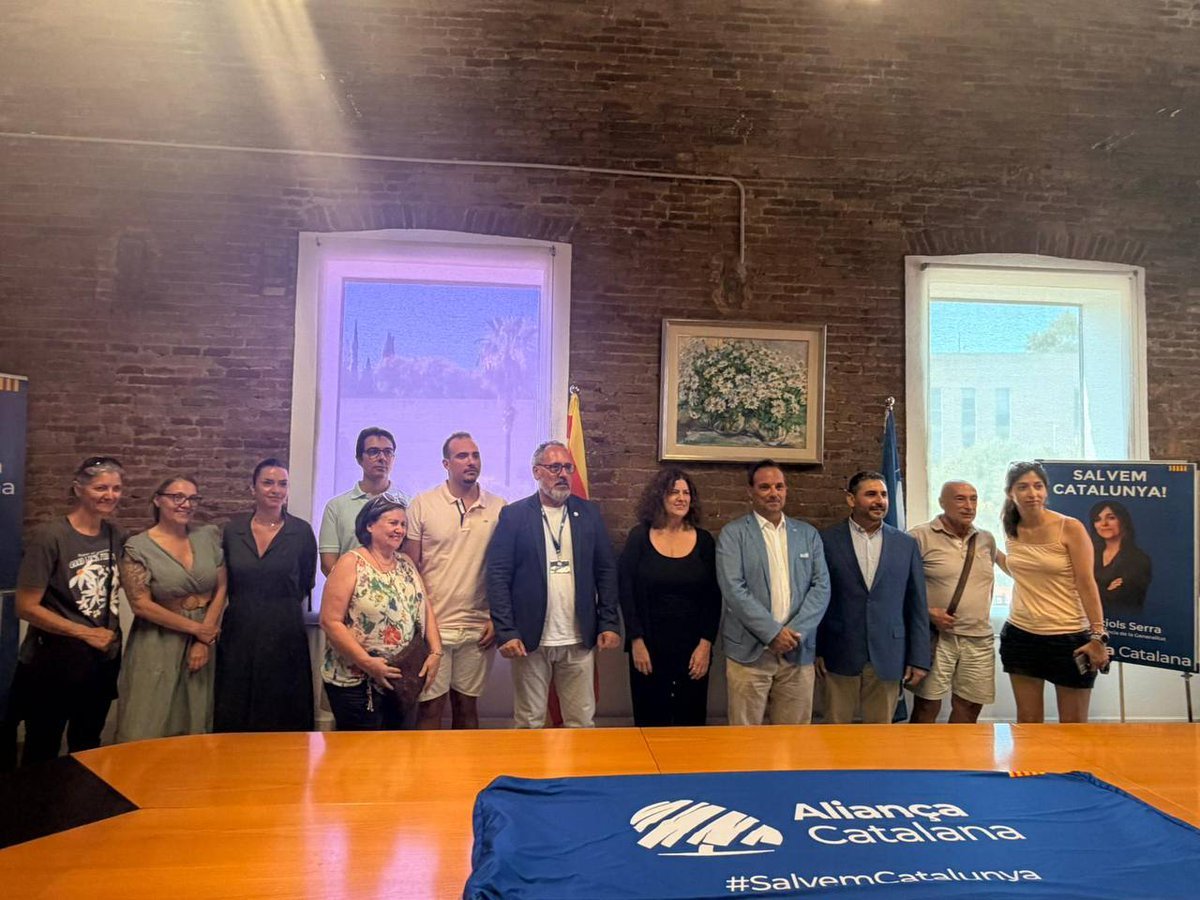 BLlobregatAC_S's tweet photo. Avui és un gran dia per Cornellà.
S’ha constituït la segona executiva local del Baix Llobregat Sud, pas a pas continuem creixent.

Una executiva que garanteix treballar amb entusiasme, energia i un ferm compromís amb els veïns del municipi.

Presidenta: Mercè Muntada.
Secretari d’Organització: Adrià Guerrero.
Tresorer: Dídac Pardo.

Continuem treballant amb passió per salvar Cornellà.

#SalvemCornella💙 amb @BllobregatAC_S

@muntada_me18170 @adrictivo 
@DidacPardo13

@JOTA_EMA_MARC @catalanetipolit