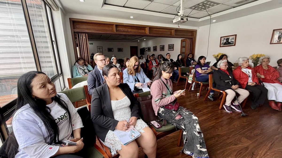 MisionONUCol's tweet photo. #Bogotá. Participamos en cierre del proyecto “Redes de Cuidado y Participación: Mujeres Firmantes y Diversidades Sexuales Construyendo Paz”, de Corporación #Comunida, para fortalecer iniciativas productivas y liderazgos para la paz. @ComunesCoL @CNRCOMUNES @ARNColombia @CEPDIPO https://t.co/dmUhE35ZIm