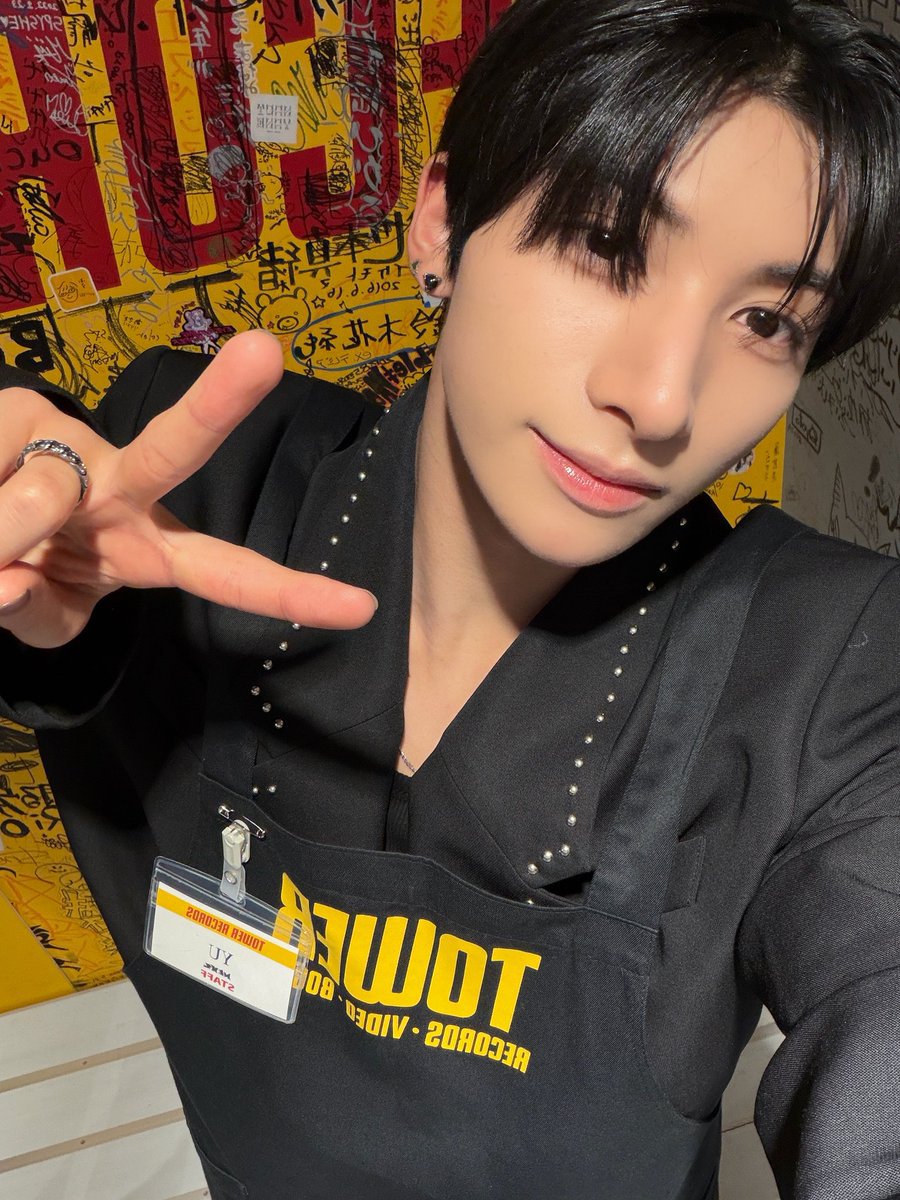 YUGLOBALFANBASE's tweet photo. 🐈‍⬛🫧 https://t.co/i62odIyWGB