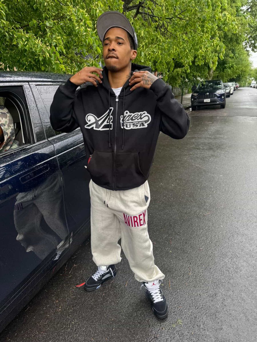 BallaStack23725's tweet photo. Strictly for the ladies 💜💜 no disrespect I love everyone but chill out lol https://t.co/l4n0aKHRAC