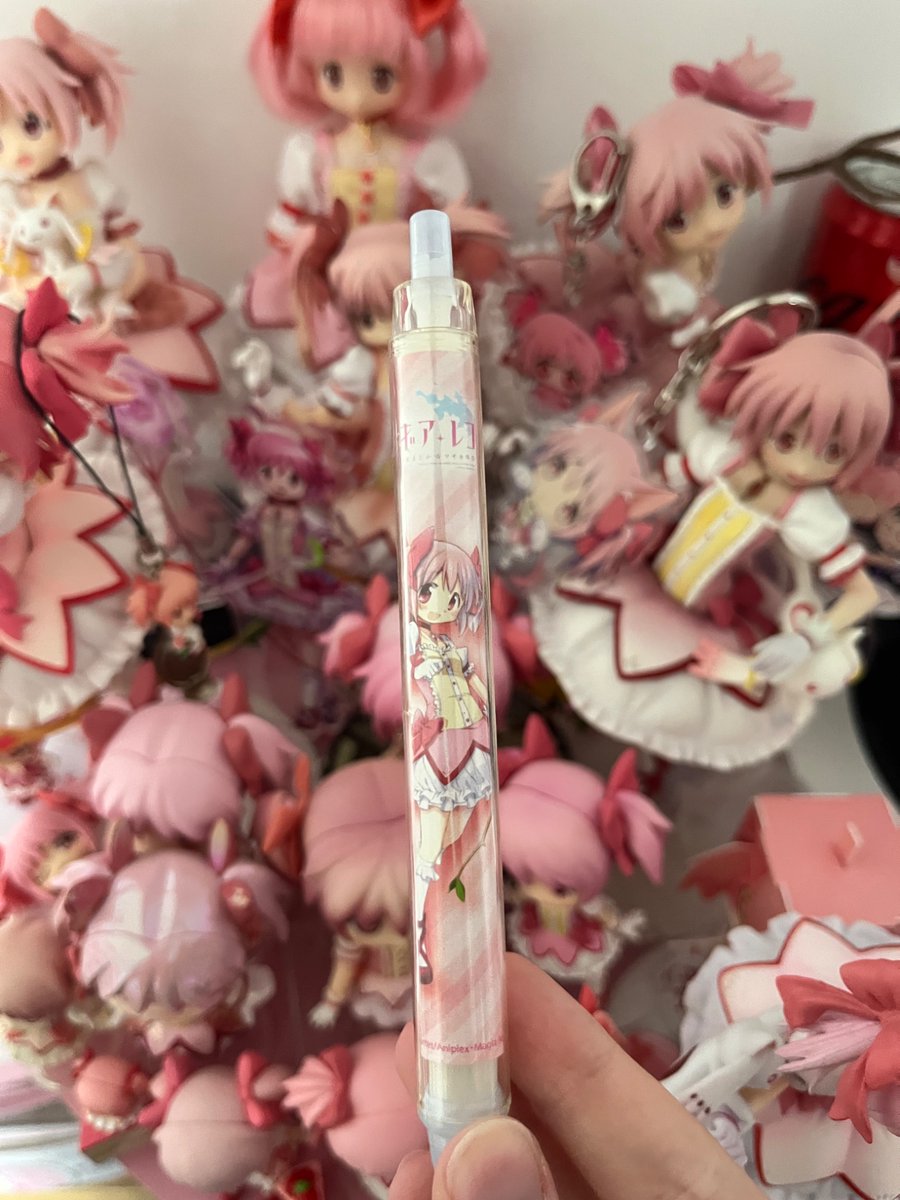 mymadokaa's tweet photo. i love my madoka pen so much !! i would love to get more ^___^ https://t.co/maQ6WxvCvn